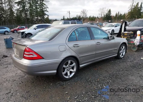 2007 Mercedes-Benz C 230 Sport z USA, uszkodzony, nr VIN WDBRF52H47A944442